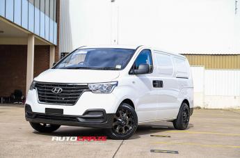 HYUNDAI-ILOAD-SAVAGE-SATIN-BLACK-PEWTER